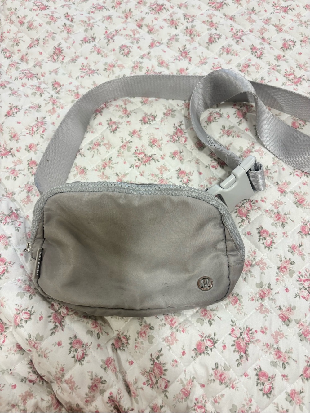 lululemon athletica Men’s Gray Belt Bag